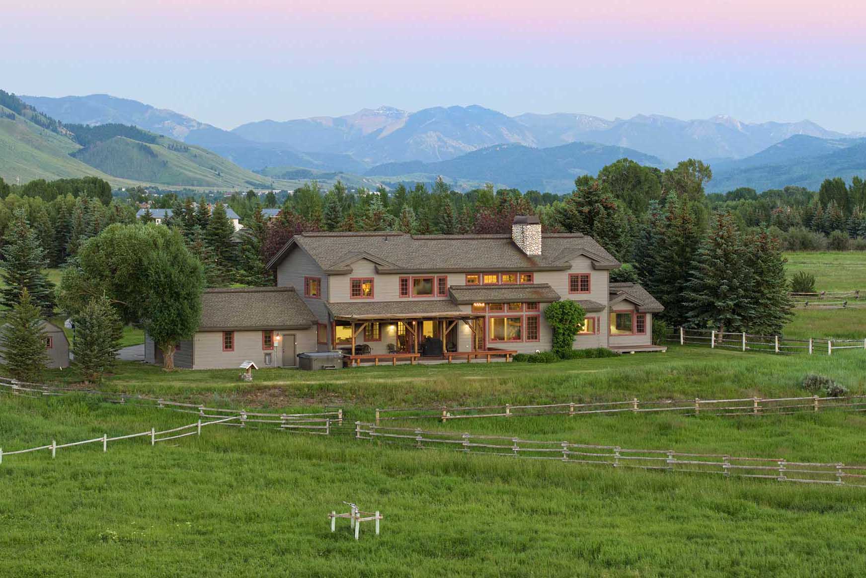 1185 S CREAMERY Lane